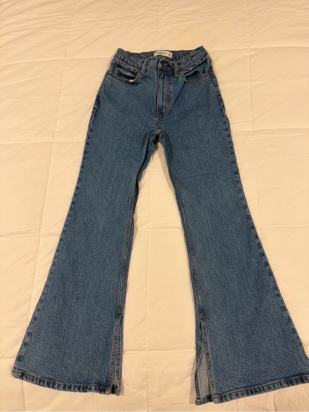 Abercrombie and Fitch The Vintage Flare Split Hem High-Rise Jeans. Size 0